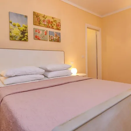 Colleincanto Lina Appartement *